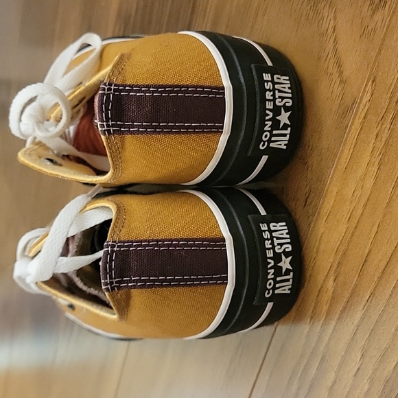 Converse Platform Low Tops, Womans Size 7, EUC - Picture 4 of 7